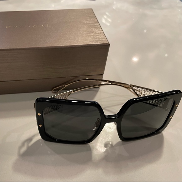Brand new authentic pair of Bulgari sunglasses. - Picture 7 of 8